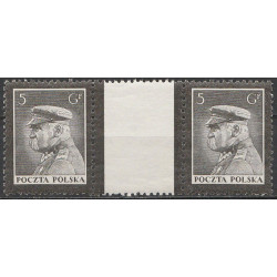 273 pair with blank space MNH**
